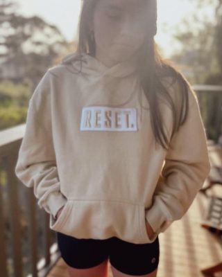 Because even in summer sometimes you'll need those layers! ❄️
@pruebroadhurst rocks the RESET hoodie in a size S 
⠀⠀⠀⠀⠀⠀⠀⠀⠀
.
.
.

 #mensclothing #mensfashion #mensstyle #basics #essentials #streetwear #mensstreetwear #4blabel #burgessbrothers #loungewear #wardrobeessentials #wardrobestaples #menswear #streetstyle #ootd #instastyle