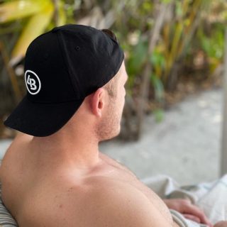 Not sure how much sun protection you’ll get wearing it like that 🤔 @george.burgess2.0 but we’ll take it! 
The Reset baseball cap is a must this summer! 
⠀⠀⠀⠀⠀⠀⠀⠀⠀
.
.
.
 #mensclothing #mensfashion #mensstyle #basics #essentials #streetwear #mensstreetwear #4blabel #burgessbrothers #loungewear #wardrobeessentials #wardrobestaples #menswear #streetstyle #ootd #instastyle