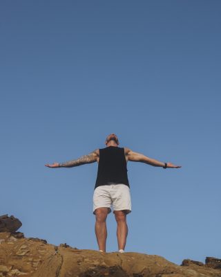 On top of the world! 💪🏻

Feel on top of the world yourself, shop our entire site 50% off + buy 3 items, get the 4th free!

#essentials #summer #mensstreetwear #Comfort #mensstyle #burgessbrothers