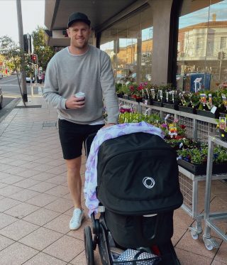 Dad duties 😜 @lukeburgess87 rocking the Crew Neck Sweat and the RESET Flexfit Cap ​​​​​​​​
​​​​​​​​
.​​​​​​​​
.​​​​​​​​
.​​​​​​​​
 #mensclothing #mensfashion #mensstyle #basics #essentials #streetwear #mensstreetwear #4blabel #burgessbrothers #loungewear #wardrobeessentials #wardrobestaples #menswear #streetstyle #ootd #instastyle #staplestyle #everyday #everydaystyle #quality #cottonjersey