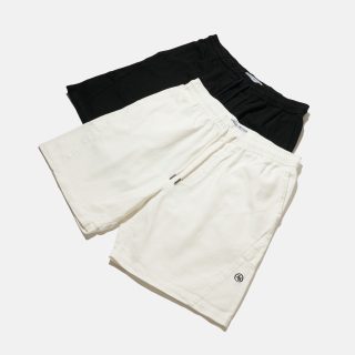Comfort and styling. Panel shorts in white and black. ☯️
Tap shop now or head to the link in our bio. 

 #basicsessentials  #4blabel
